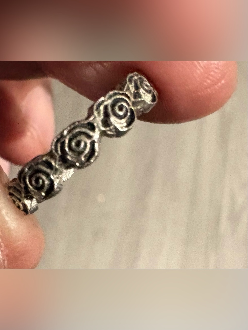 Silver Rose Pattern Womens Band Ring - Silver